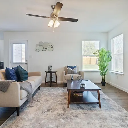 Newly Remodeled Family Home Close To Seaworld